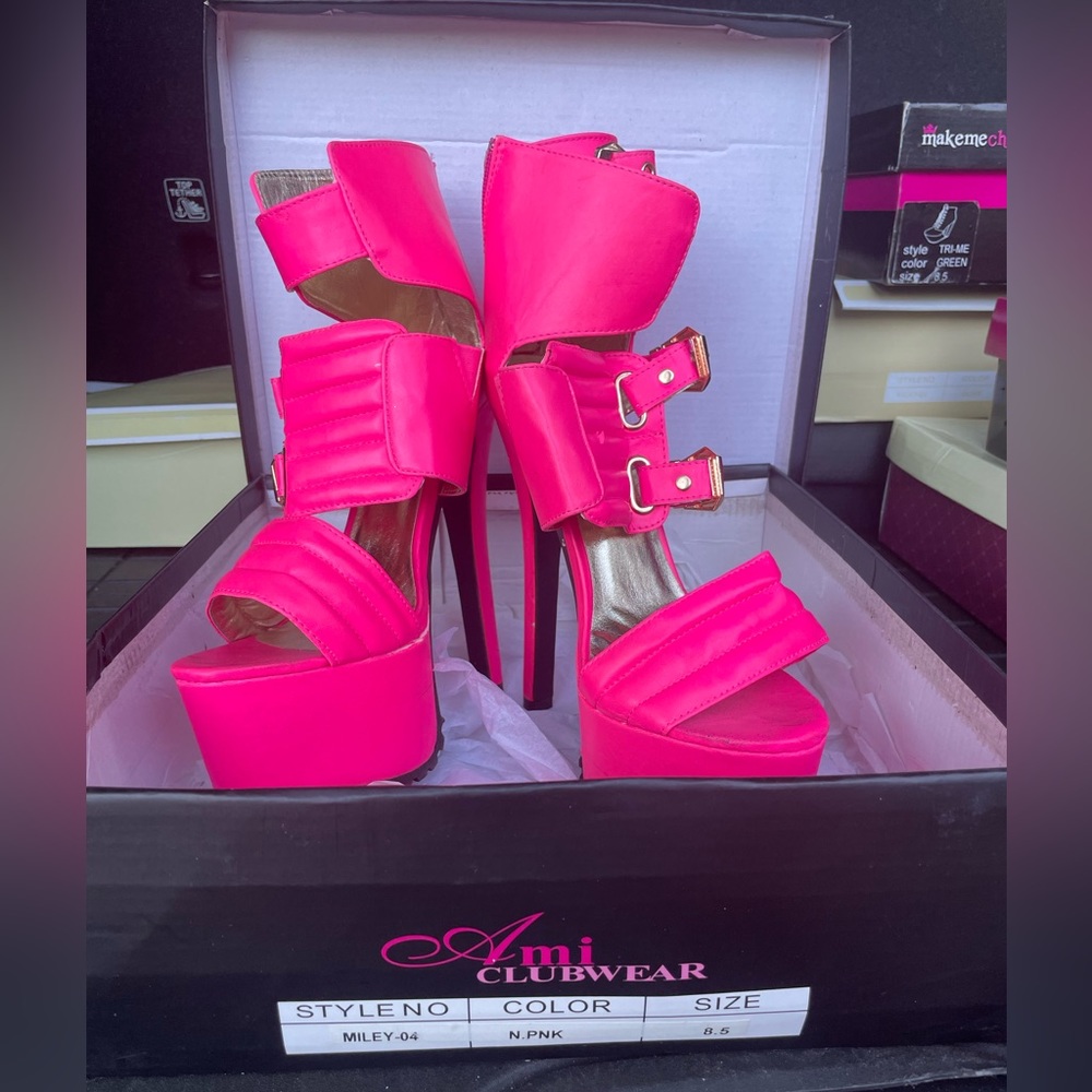 Pink sandals - Picture 2 of 2